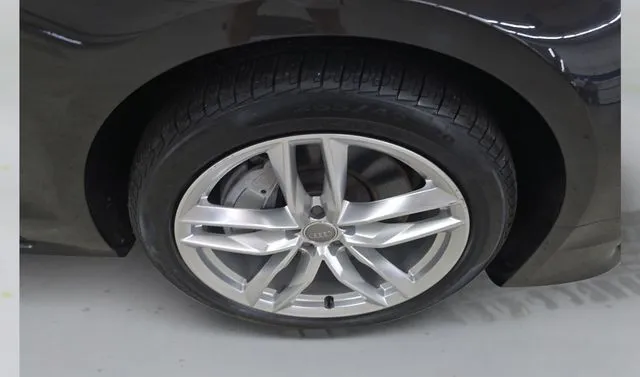 Audi A8 photo 17