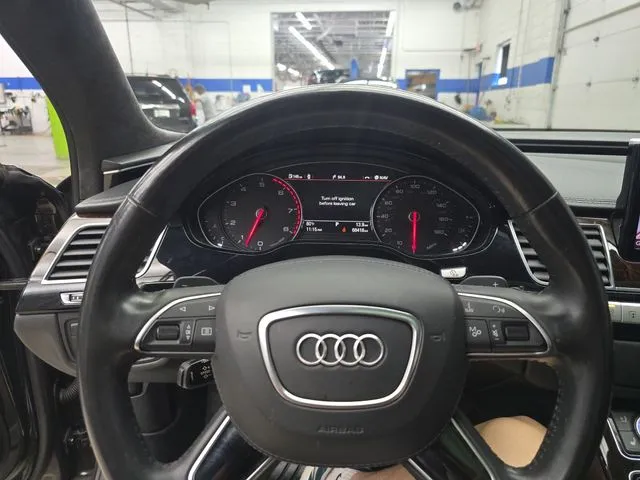 Audi A8 photo 24