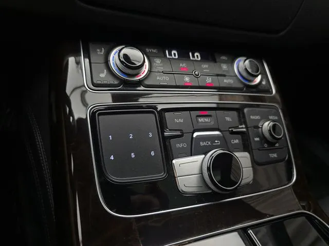 Audi A8 photo 33