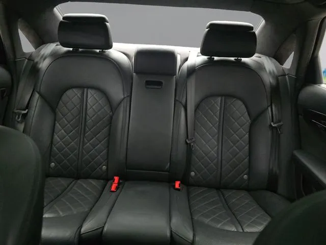 Audi A8 photo 21