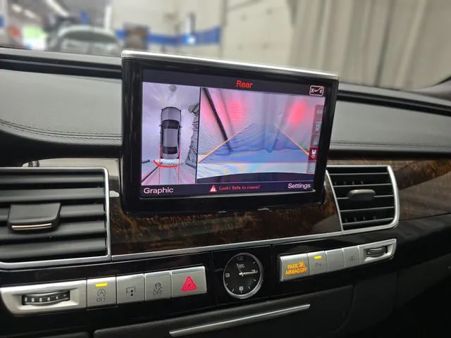 Audi A8 photo 32