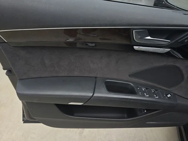 Audi A8 photo 26