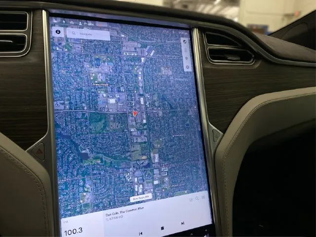 Tesla Model S photo 30