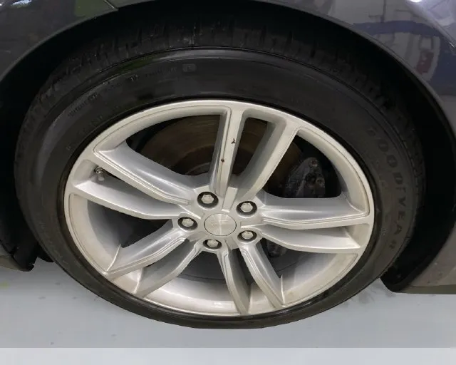 Tesla Model S photo 20