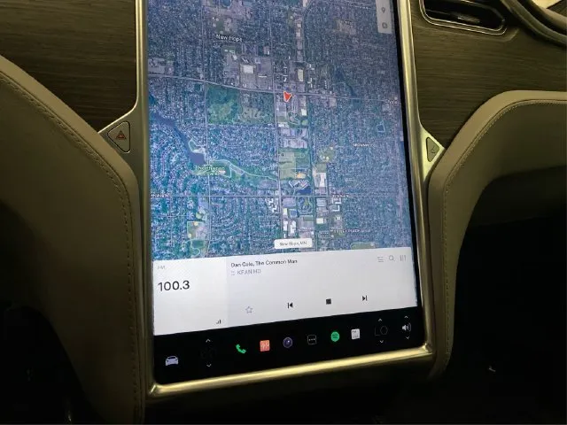Tesla Model S photo 32