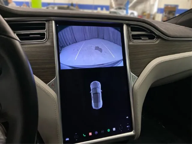 Tesla Model S photo 31
