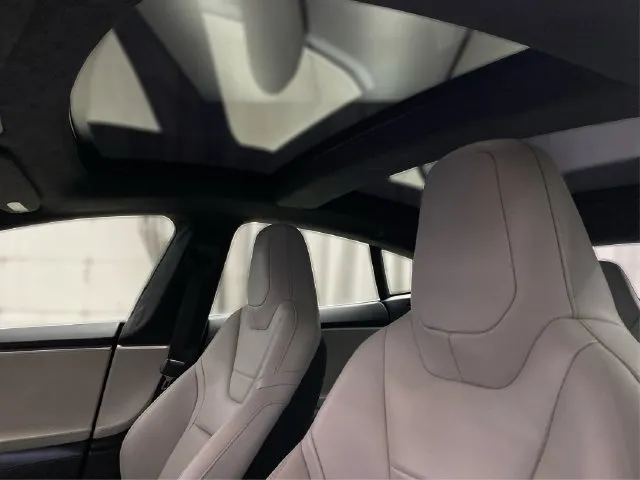 Tesla Model S photo 26