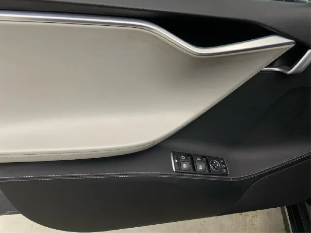 Tesla Model S photo 25