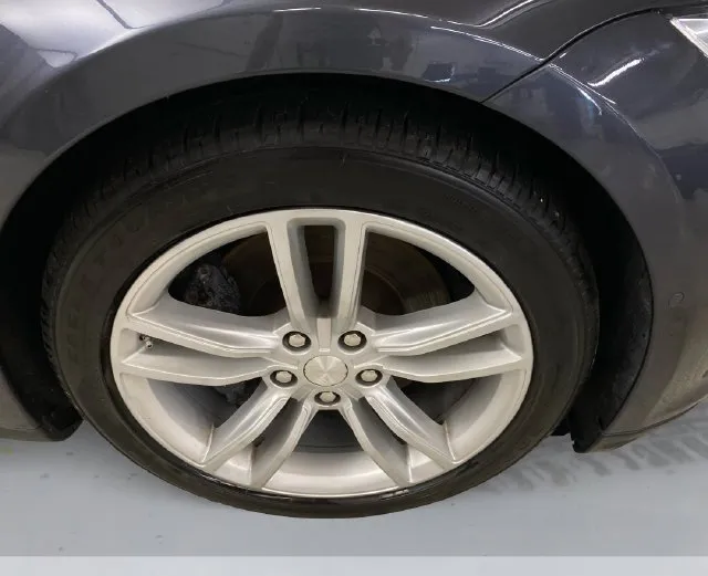 Tesla Model S photo 17