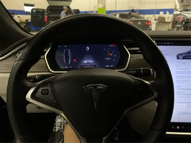 Tesla Model S photo 23