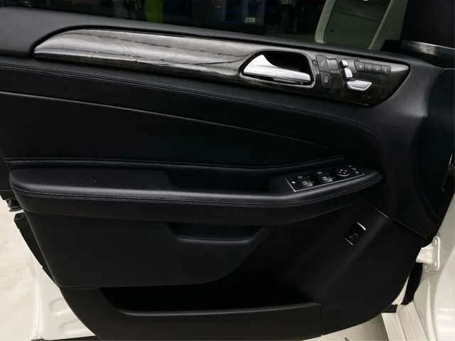 Mercedes-Benz GLE photo 26