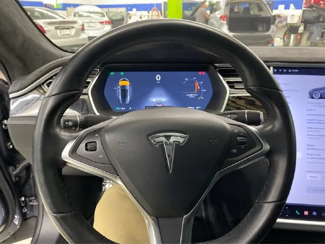 Tesla Model S photo 23