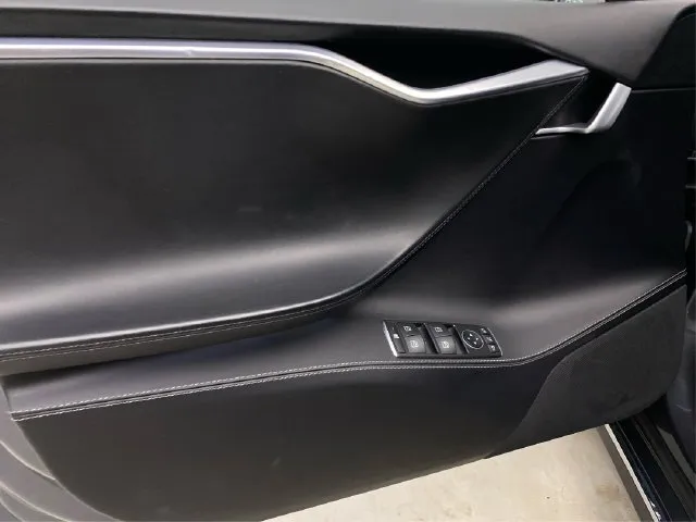 Tesla Model S photo 25