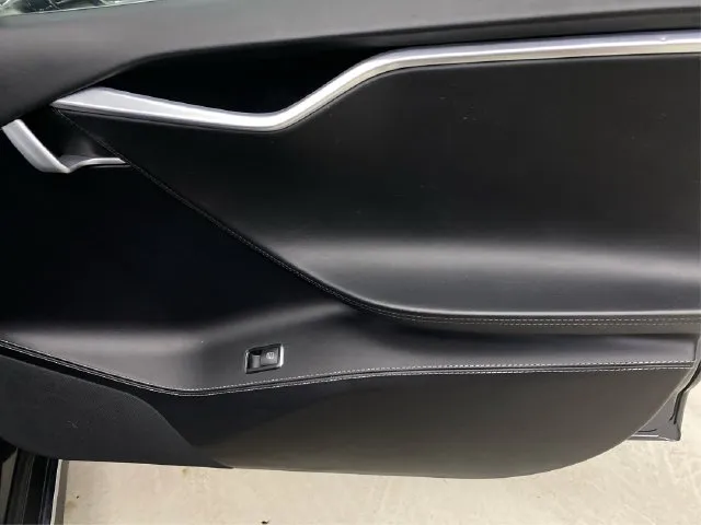 Tesla Model S photo 27