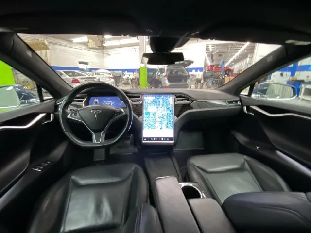 Tesla Model S photo 28