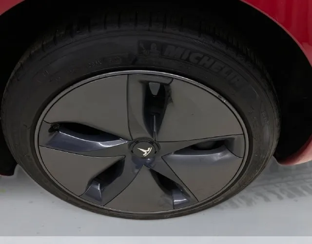 Tesla Model 3 photo 20