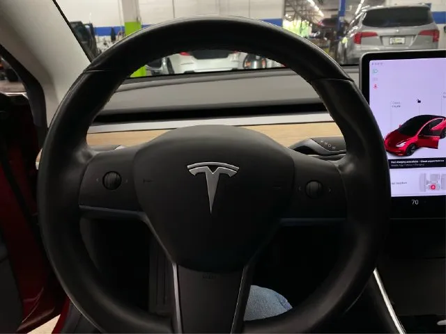 Tesla Model 3 photo 23