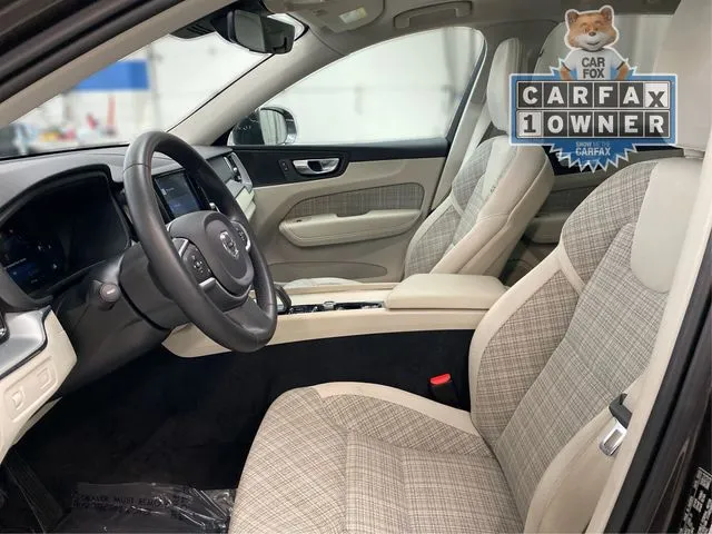 2022 Volvo XC60 B5 Momentum photo 4