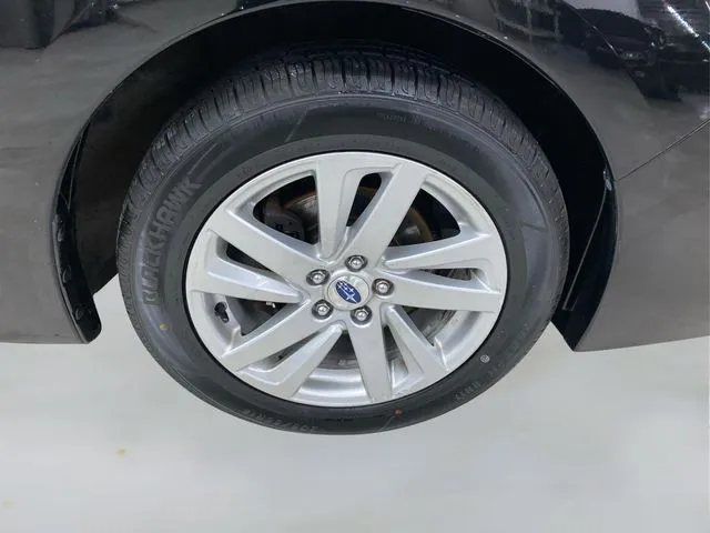 2015 Subaru Impreza 2.0i Premium photo 4