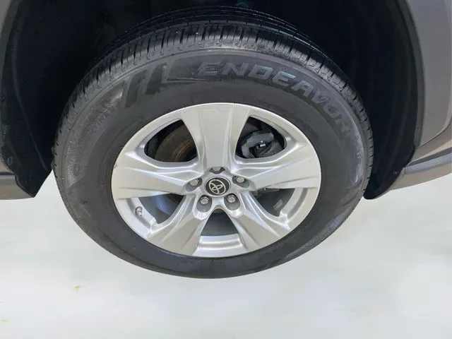 2021 Toyota RAV4 Hybrid LE photo 3