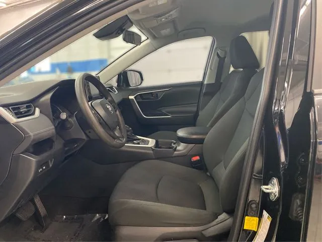 2021 Toyota RAV4 Hybrid LE photo 2