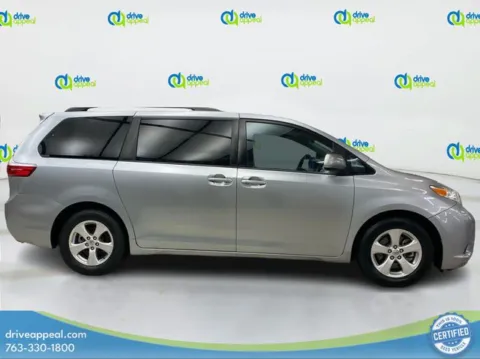 More photos of 2015 Toyota Sienna LE at Drive Appeal Anoka, MN