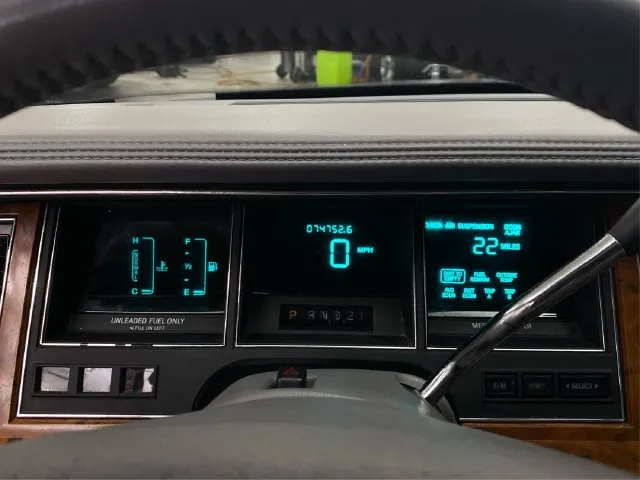 Lincoln Town Car photo 21