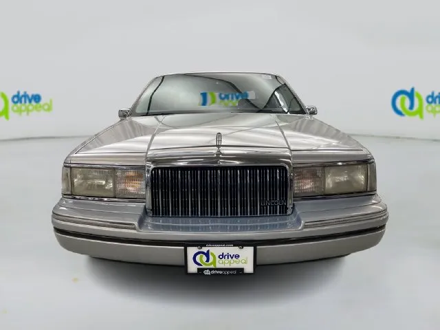 Lincoln Town Car photo 15