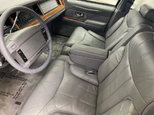 Lincoln Town Car photo 10