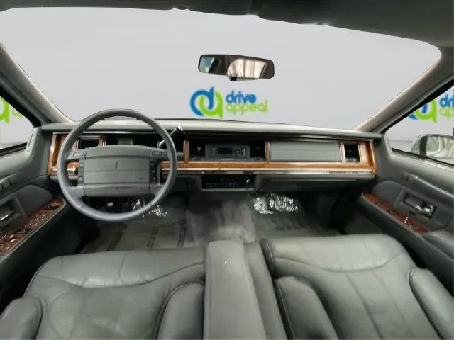 Lincoln Town Car photo 28