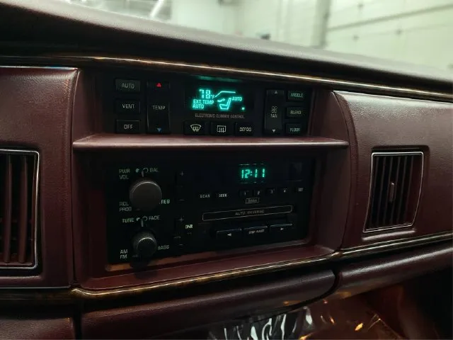 Buick Roadmaster photo 28