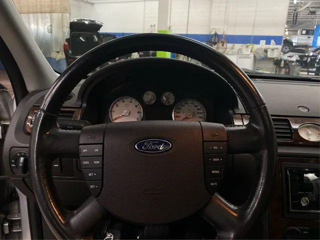 Ford Five Hundred photo 23
