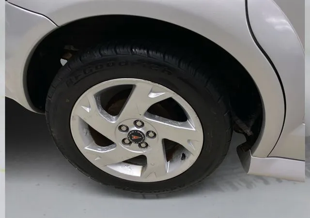 Pontiac Vibe photo 18