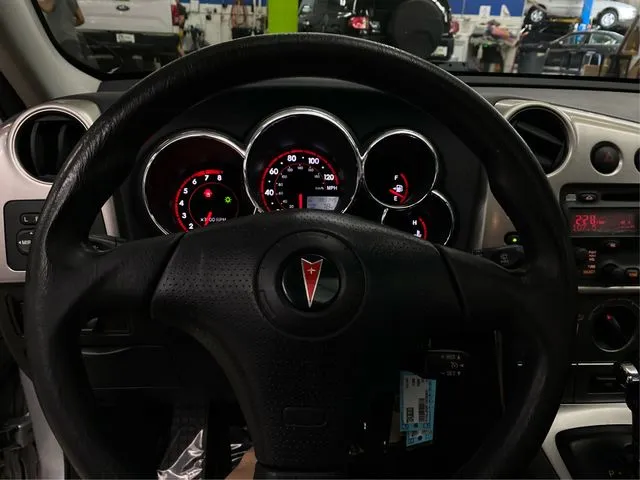 Pontiac Vibe photo 23