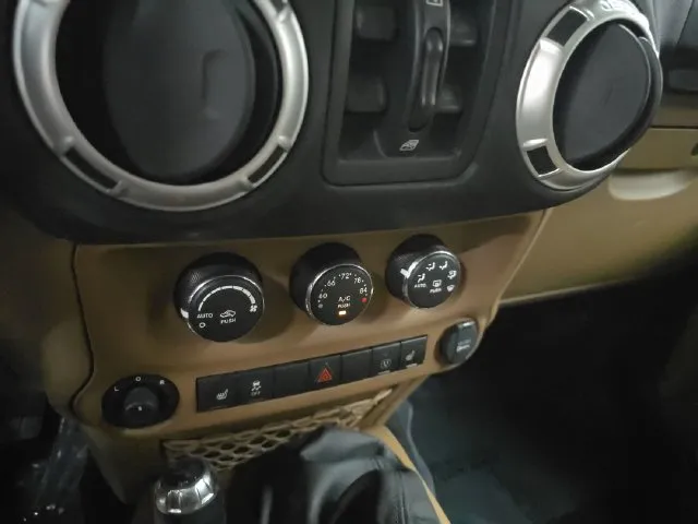 Jeep Wrangler photo 29