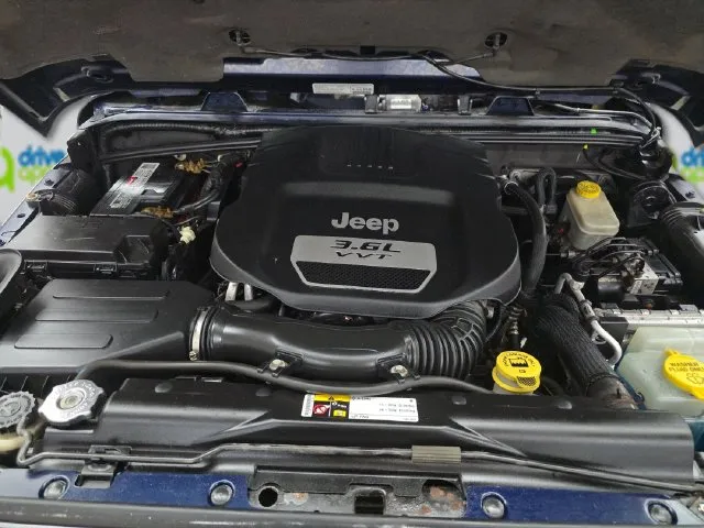Jeep Wrangler photo 13