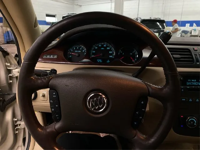 Buick Lucerne photo 22