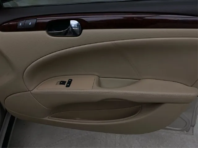 Buick Lucerne photo 26