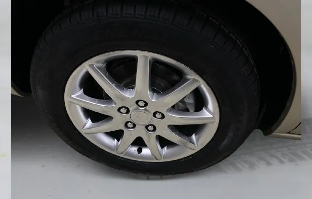 Buick Lucerne photo 17