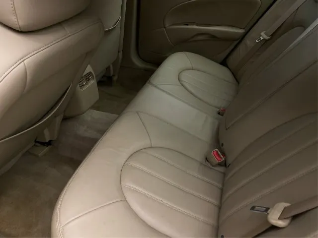 Buick Lucerne photo 11