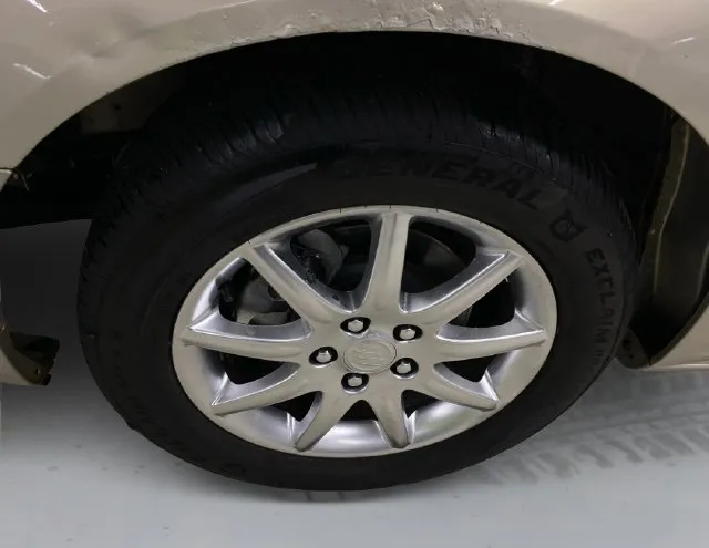 Buick Lucerne photo 19