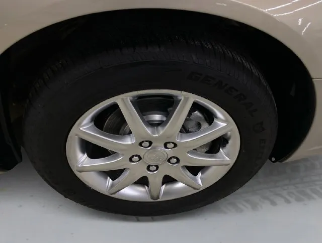 Buick Lucerne photo 16