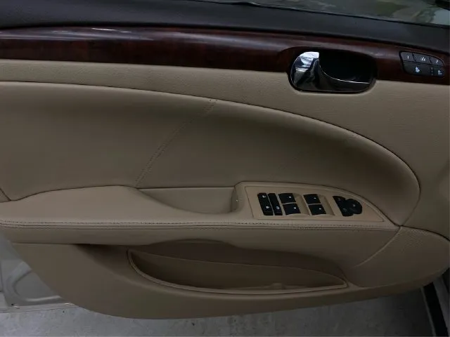 Buick Lucerne photo 25