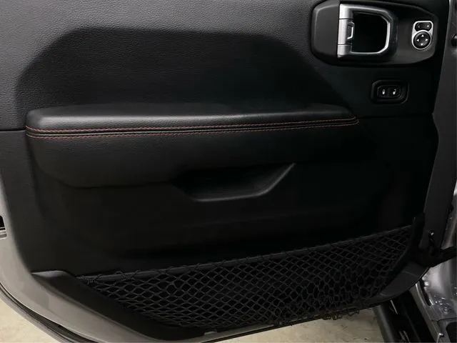 Jeep Wrangler photo 25