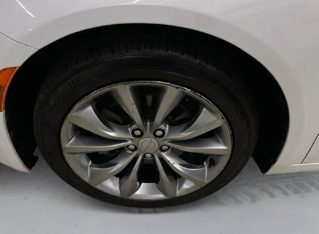 Chrysler 200 photo 19