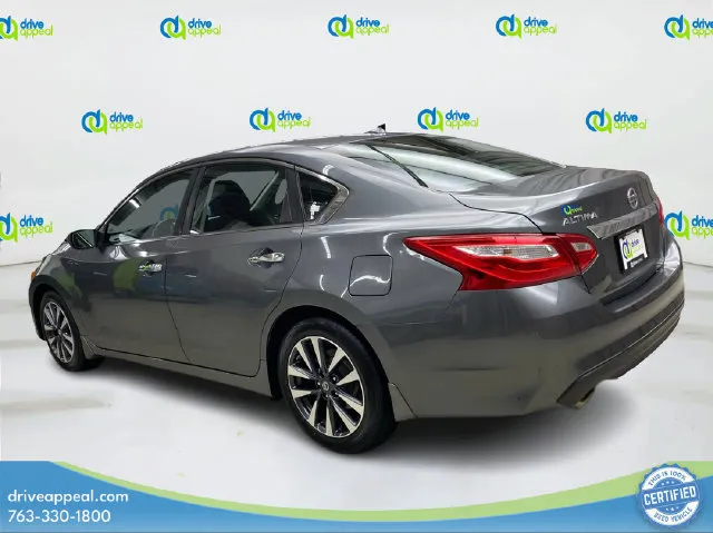 Nissan Altima photo 8