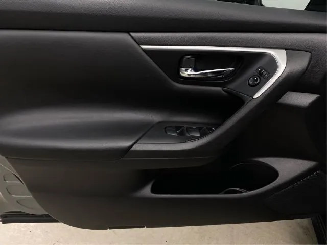 Nissan Altima photo 25
