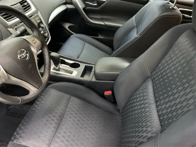 Nissan Altima photo 10