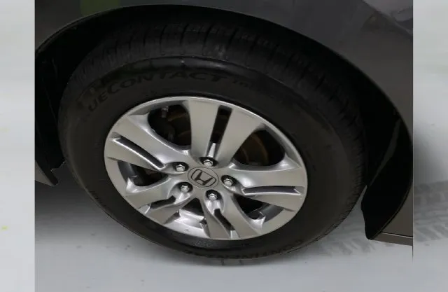 Honda Accord photo 19