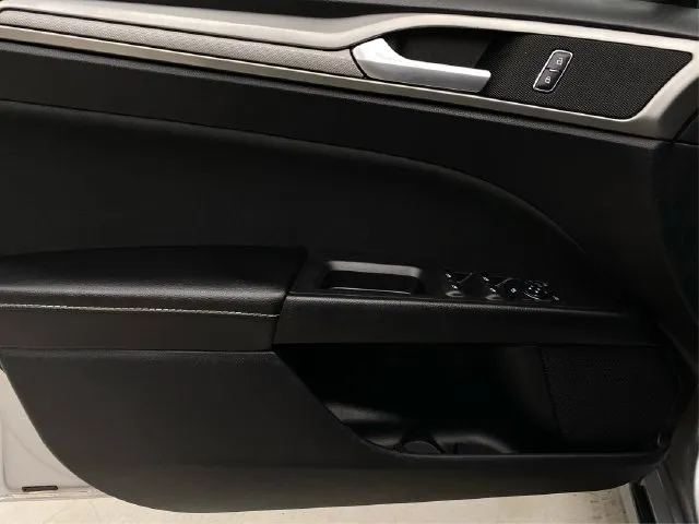 Ford Fusion photo 24
